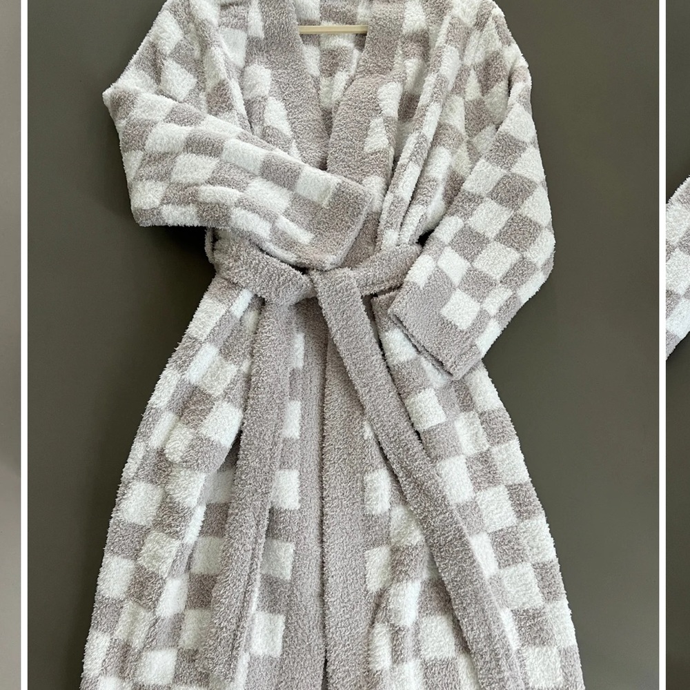 The Styled Collection Robe - Picture 2 of 2